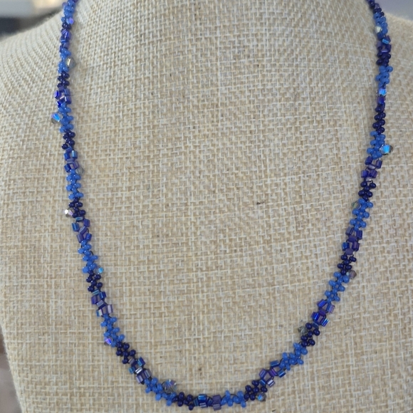 Elegant Blue Beaded Necklace - Picture 2 of 6